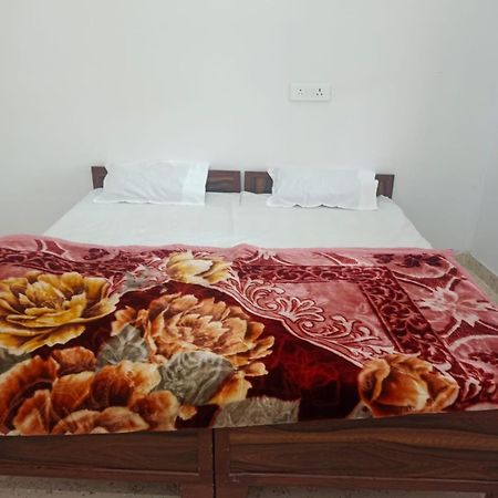 Отель Shree Krishna Garden Jhusi Экстерьер фото