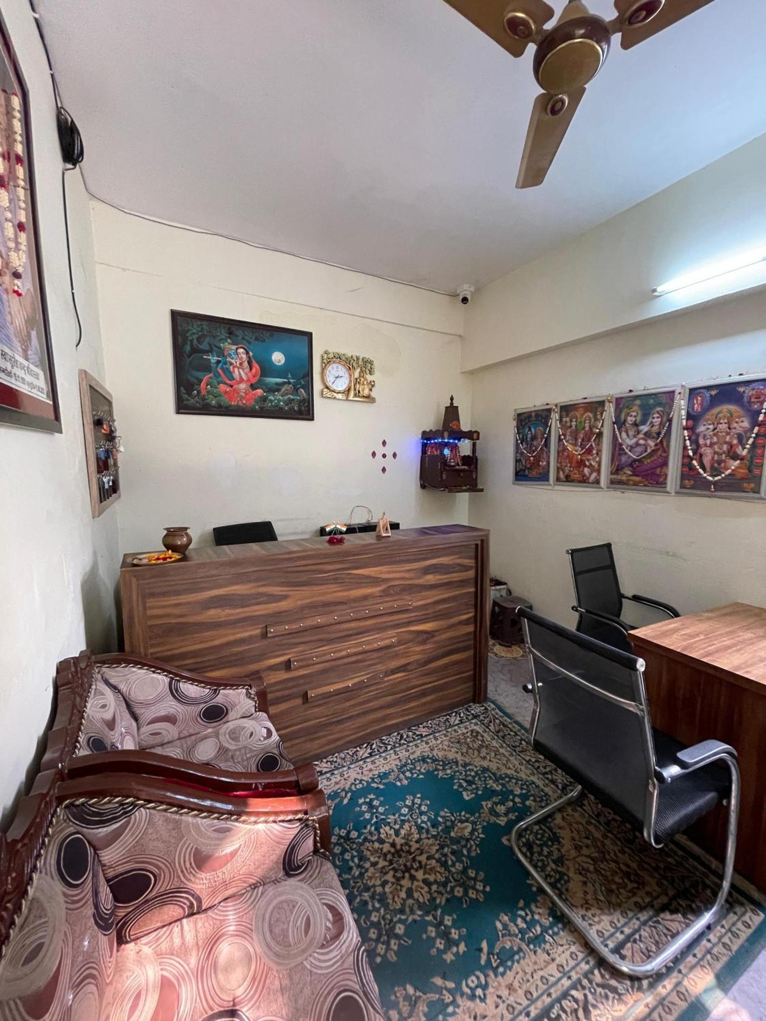 Отель Shree Krishna Garden Jhusi Экстерьер фото