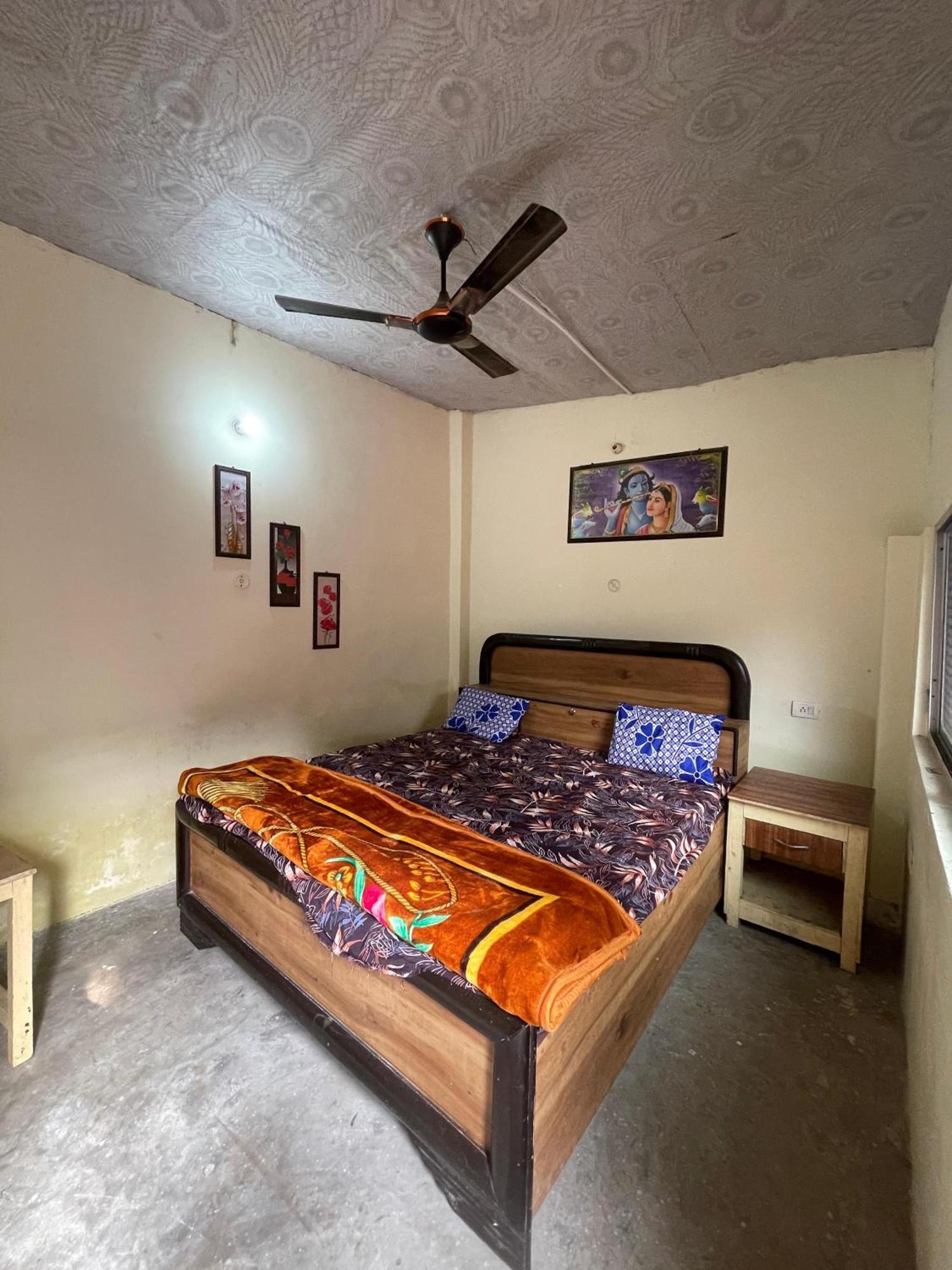 Отель Shree Krishna Garden Jhusi Экстерьер фото