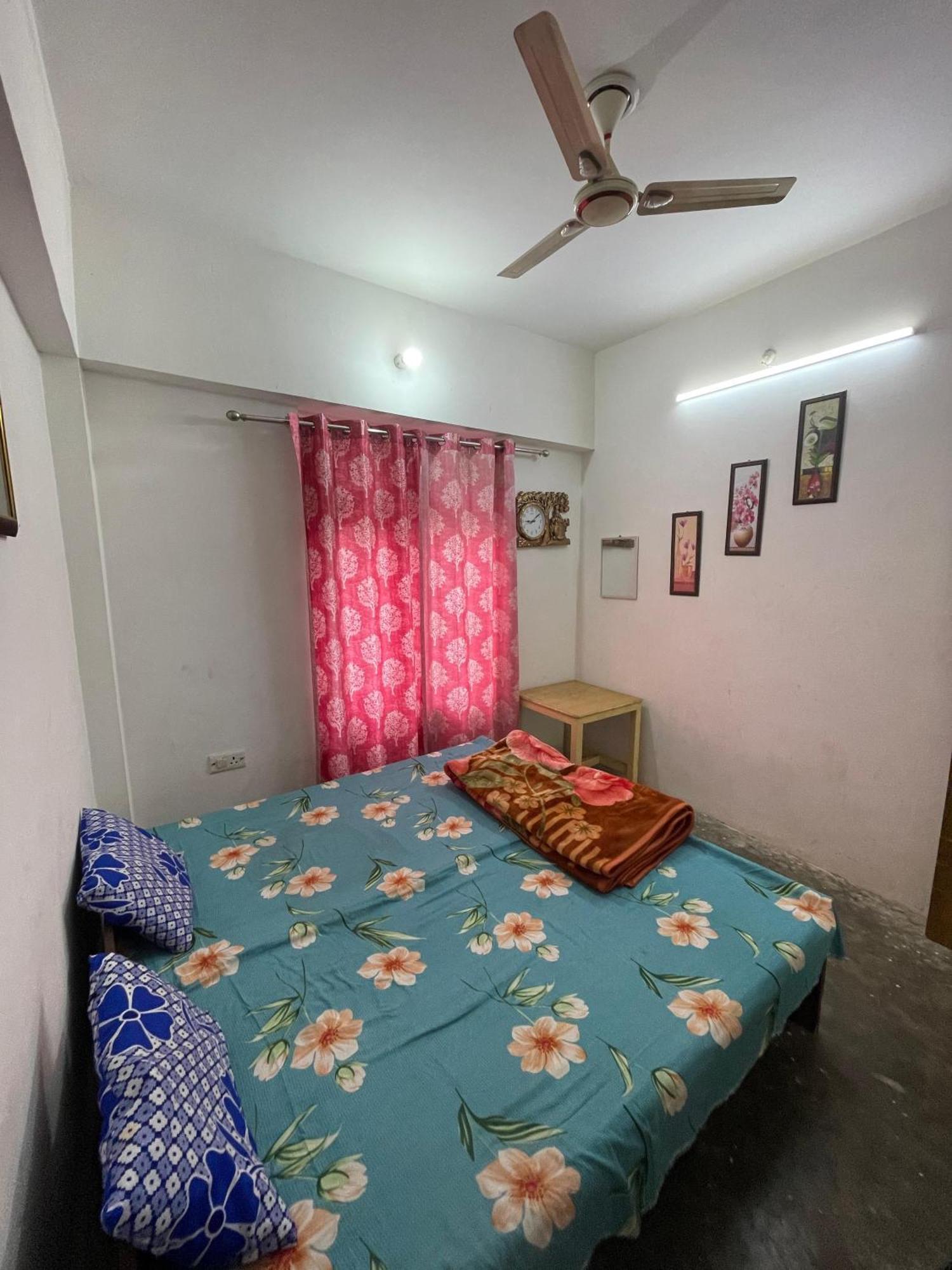 Отель Shree Krishna Garden Jhusi Экстерьер фото