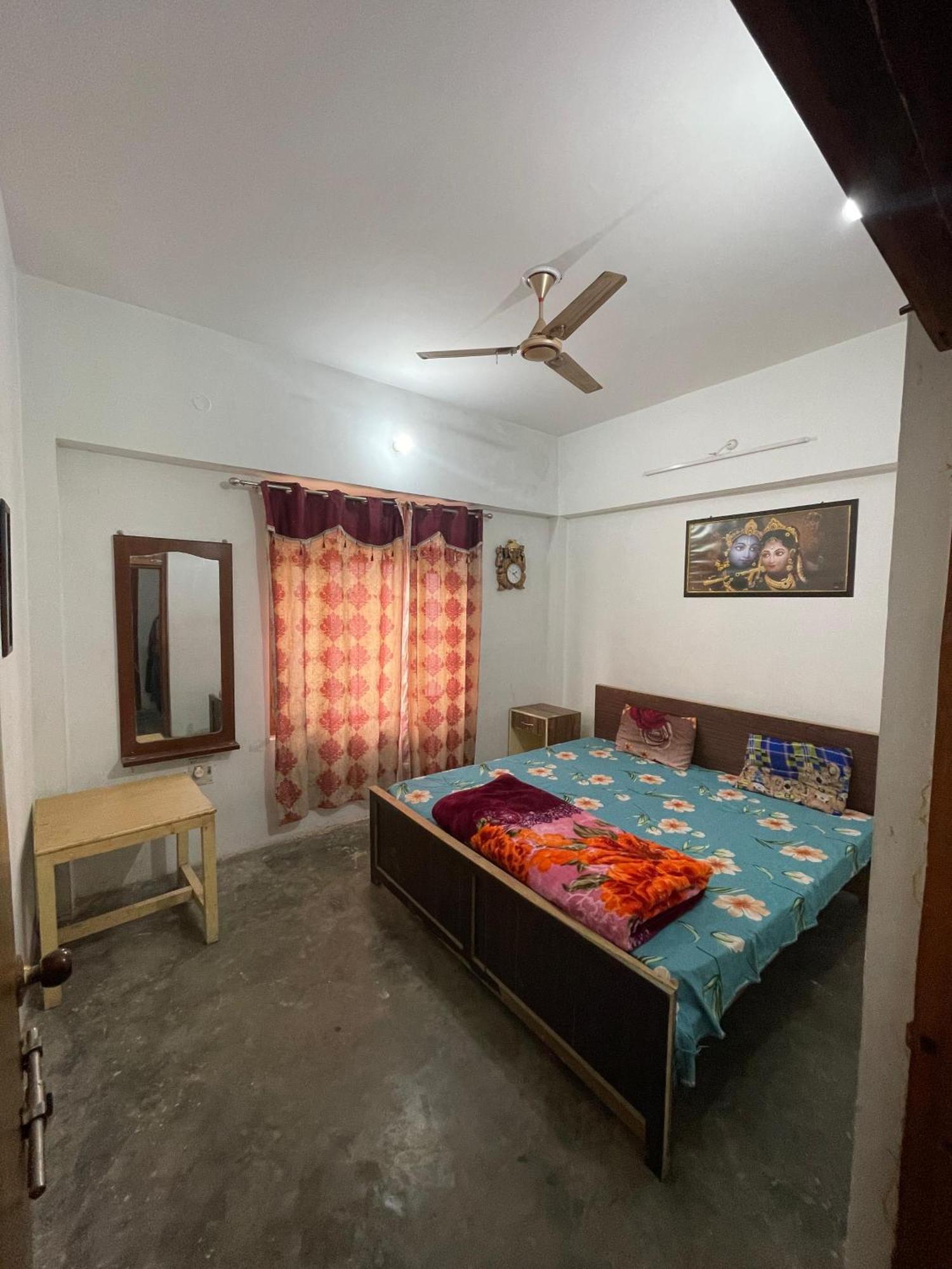 Отель Shree Krishna Garden Jhusi Экстерьер фото