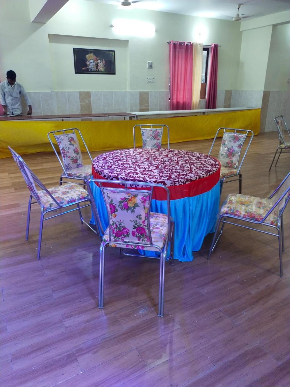 Отель Shree Krishna Garden Jhusi Экстерьер фото
