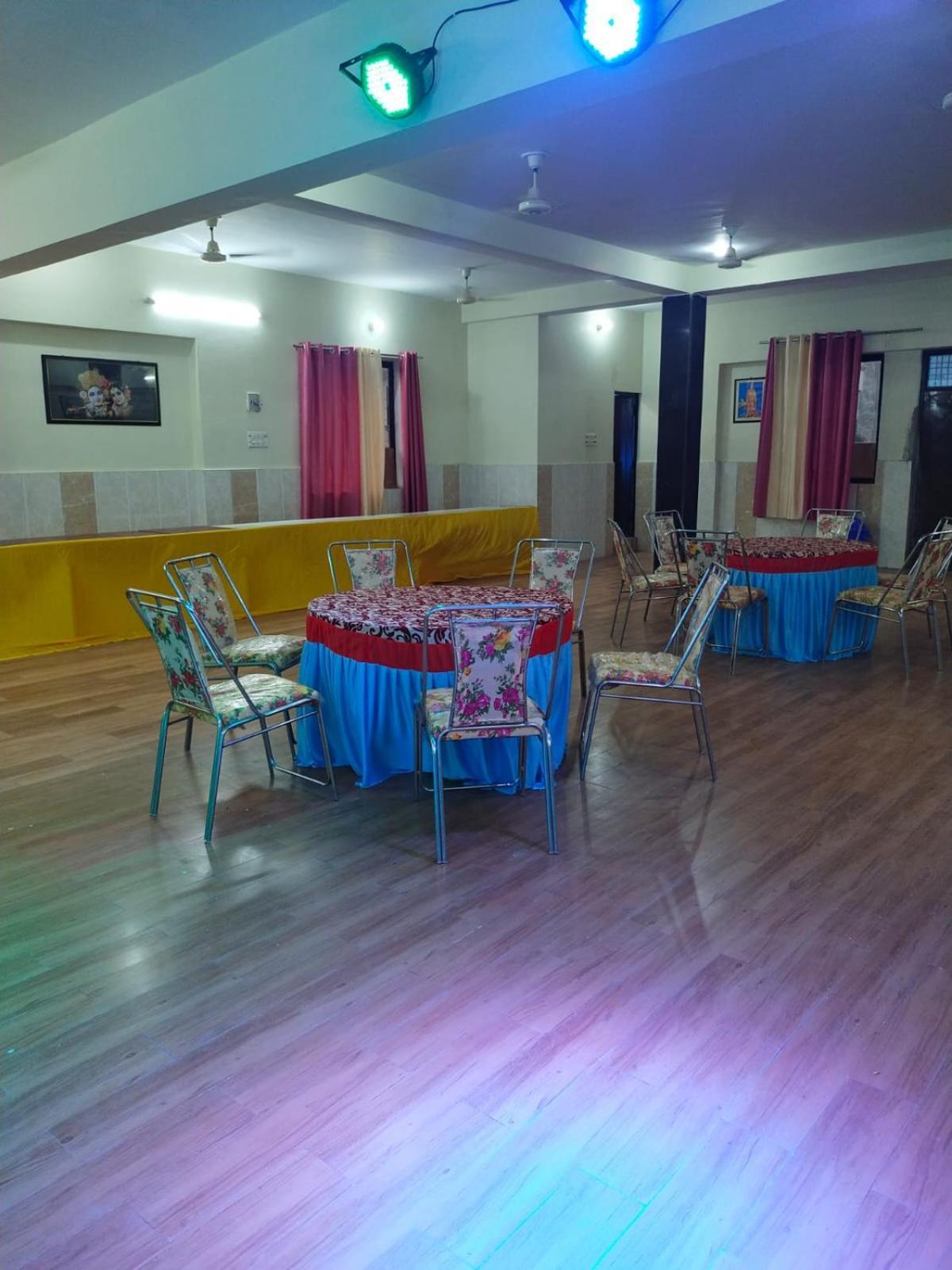 Отель Shree Krishna Garden Jhusi Экстерьер фото