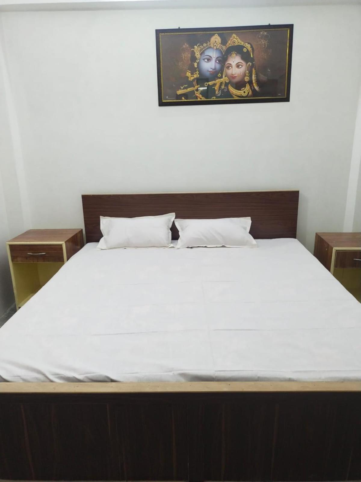 Отель Shree Krishna Garden Jhusi Экстерьер фото