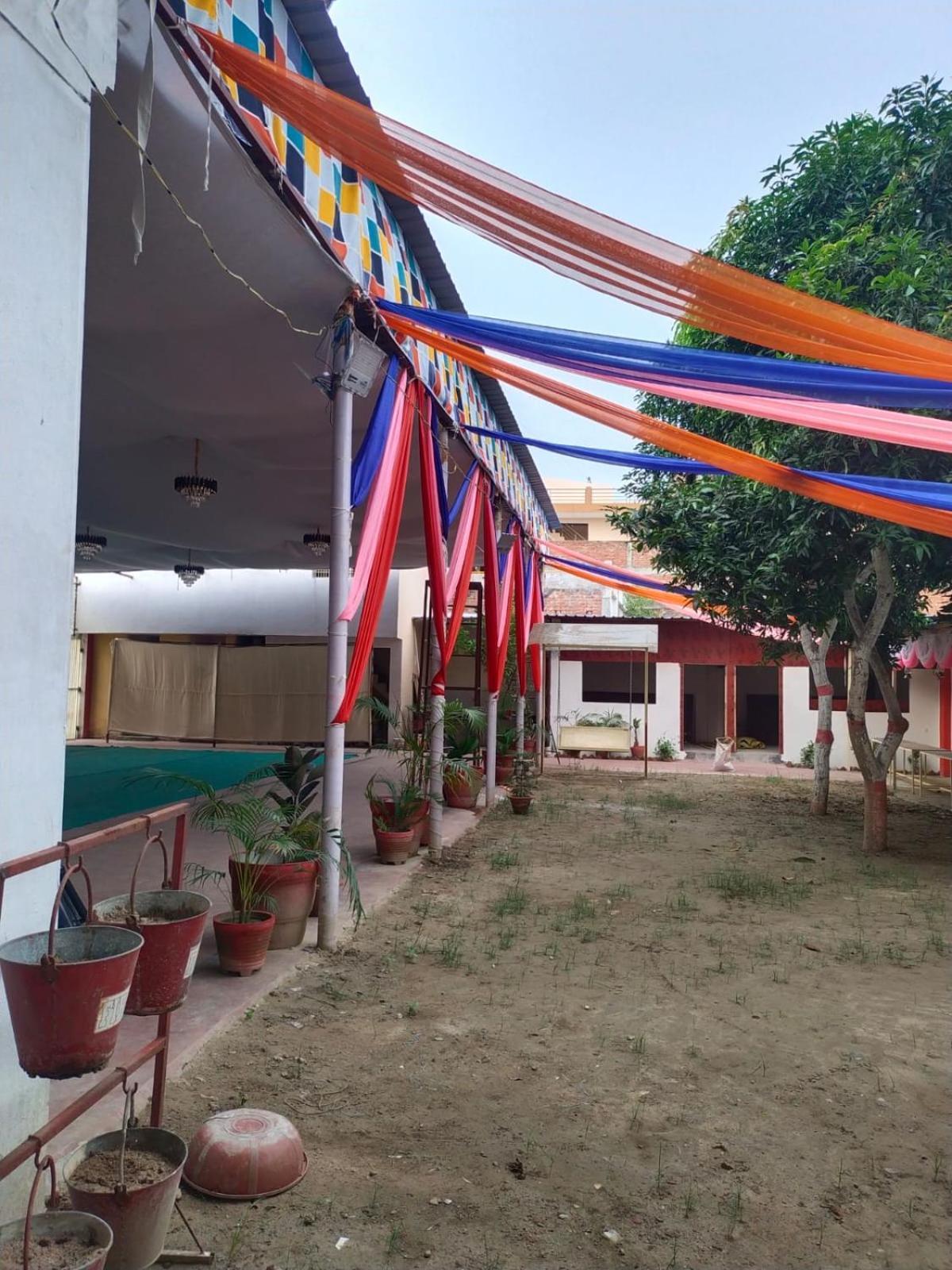 Отель Shree Krishna Garden Jhusi Экстерьер фото